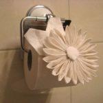 Как сложить туалетную бумагу в номере отеля